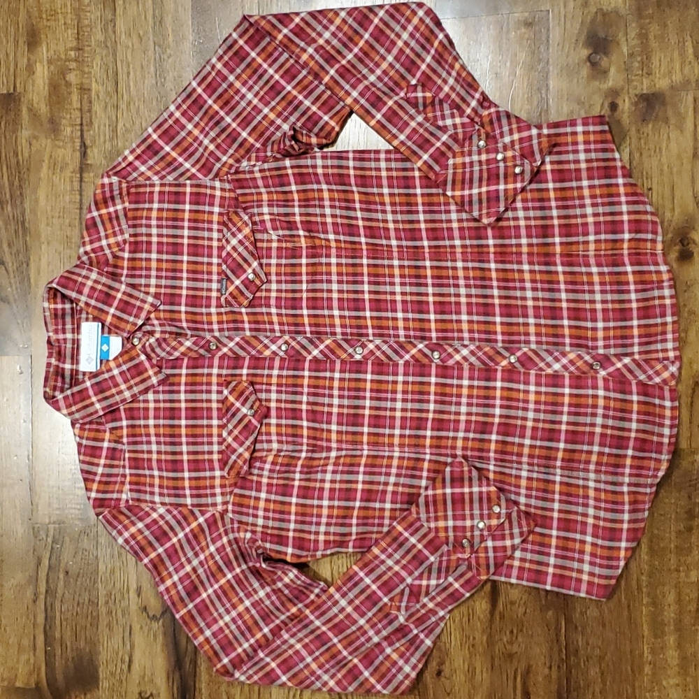 Womens Columbia red plaid button down with pearl snaps size L